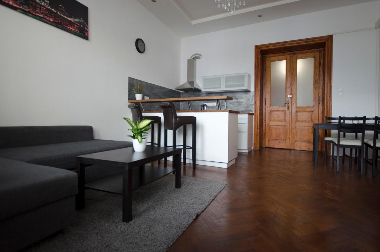 Globe Hostel Prague Adults Only Εξωτερικό φωτογραφία