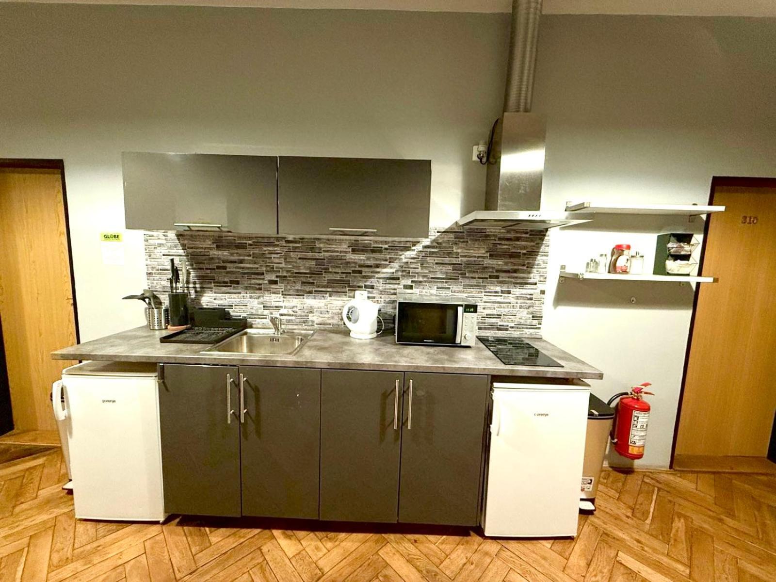 Globe Hostel Prague Adults Only Εξωτερικό φωτογραφία